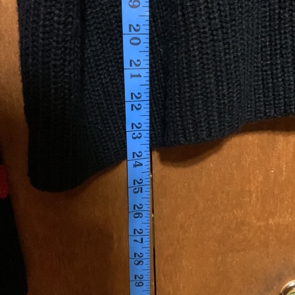 HOT TOPIC - CUTE BLACK & RED SWEATER WITH SKULL ๐ - Picture 6 of 9